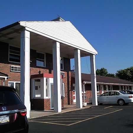 Colonial Inn Mercer-Grove City 외부 사진