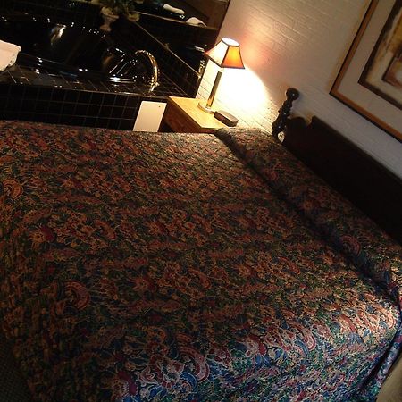 Colonial Inn Mercer-Grove City 객실 사진