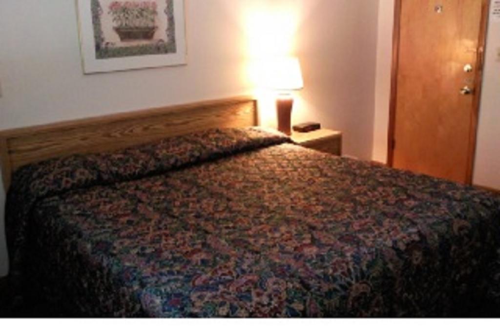 Colonial Inn Mercer-Grove City 객실 사진