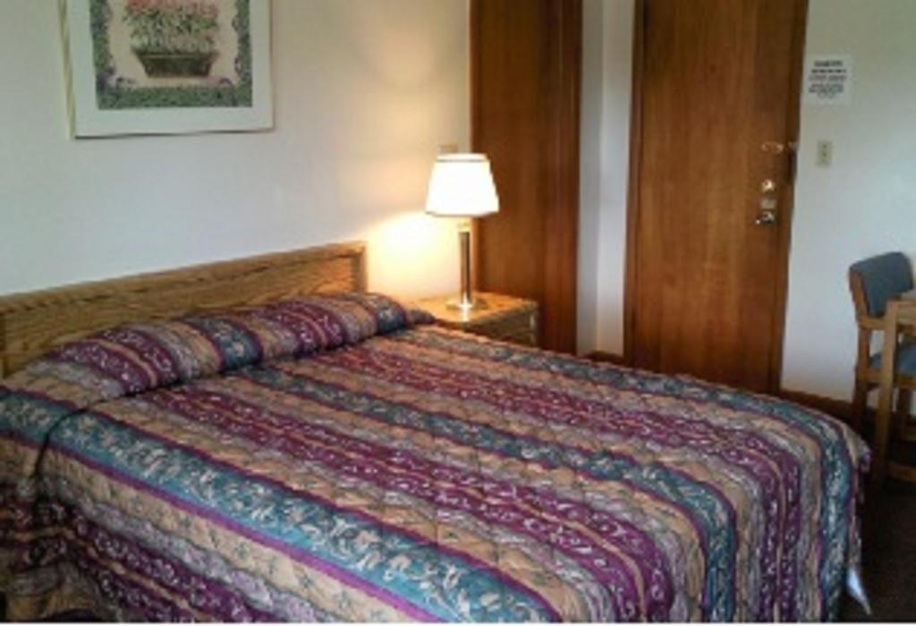 Colonial Inn Mercer-Grove City 객실 사진