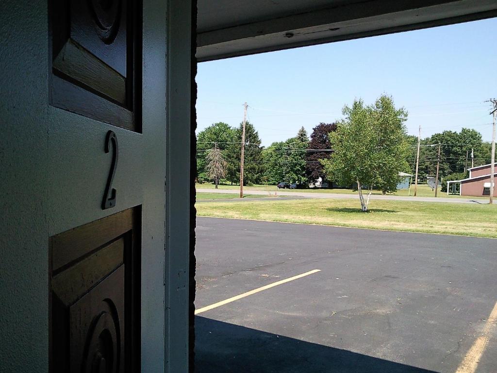 Colonial Inn Mercer-Grove City 내부 사진