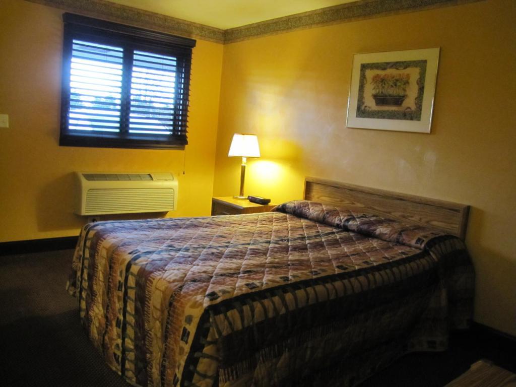 Colonial Inn Mercer-Grove City 객실 사진