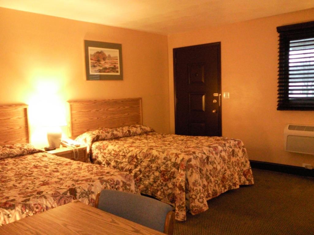 Colonial Inn Mercer-Grove City 객실 사진