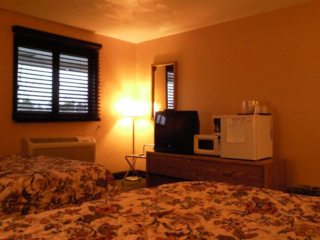 Colonial Inn Mercer-Grove City 객실 사진