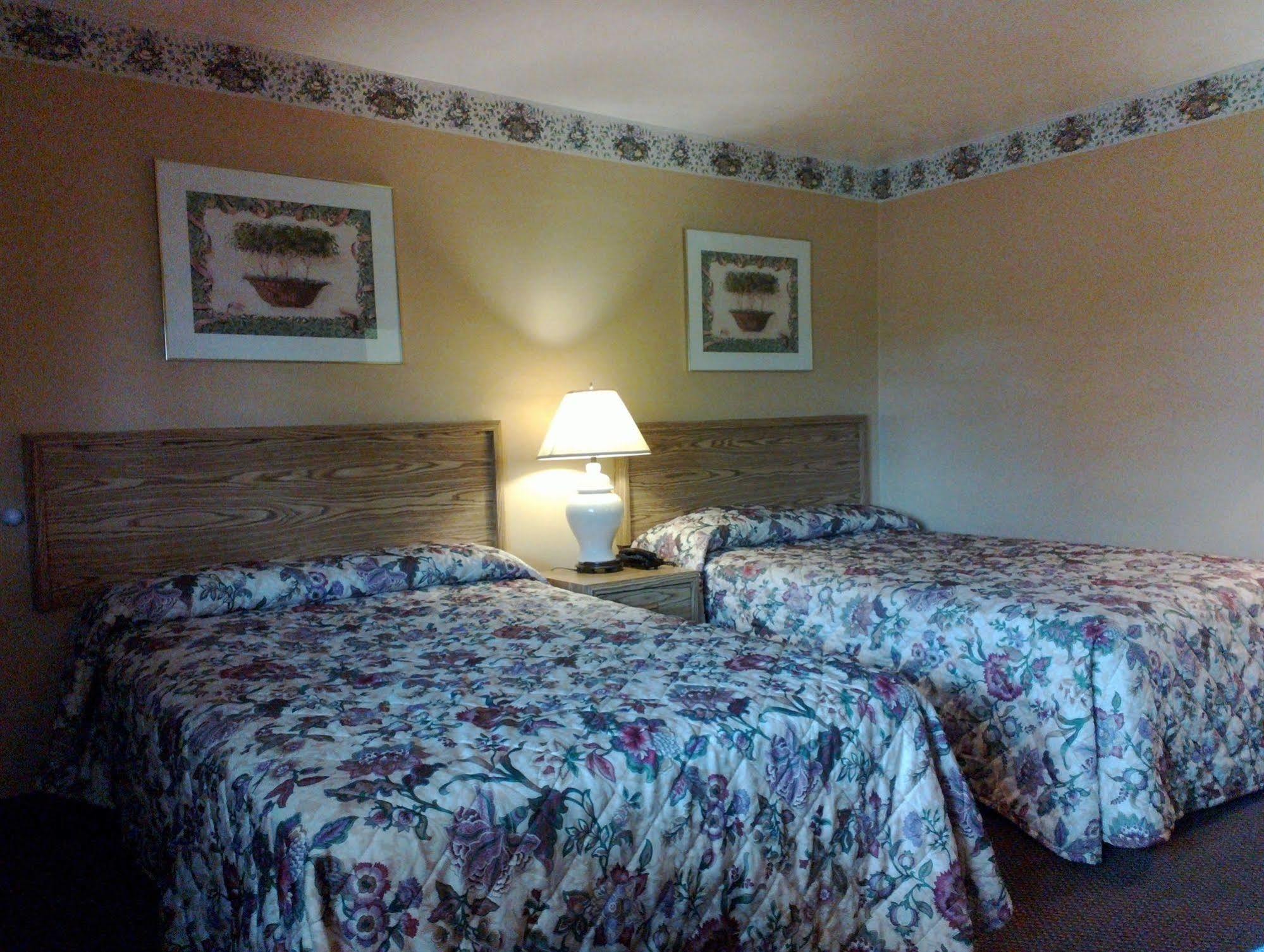 Colonial Inn Mercer-Grove City 외부 사진