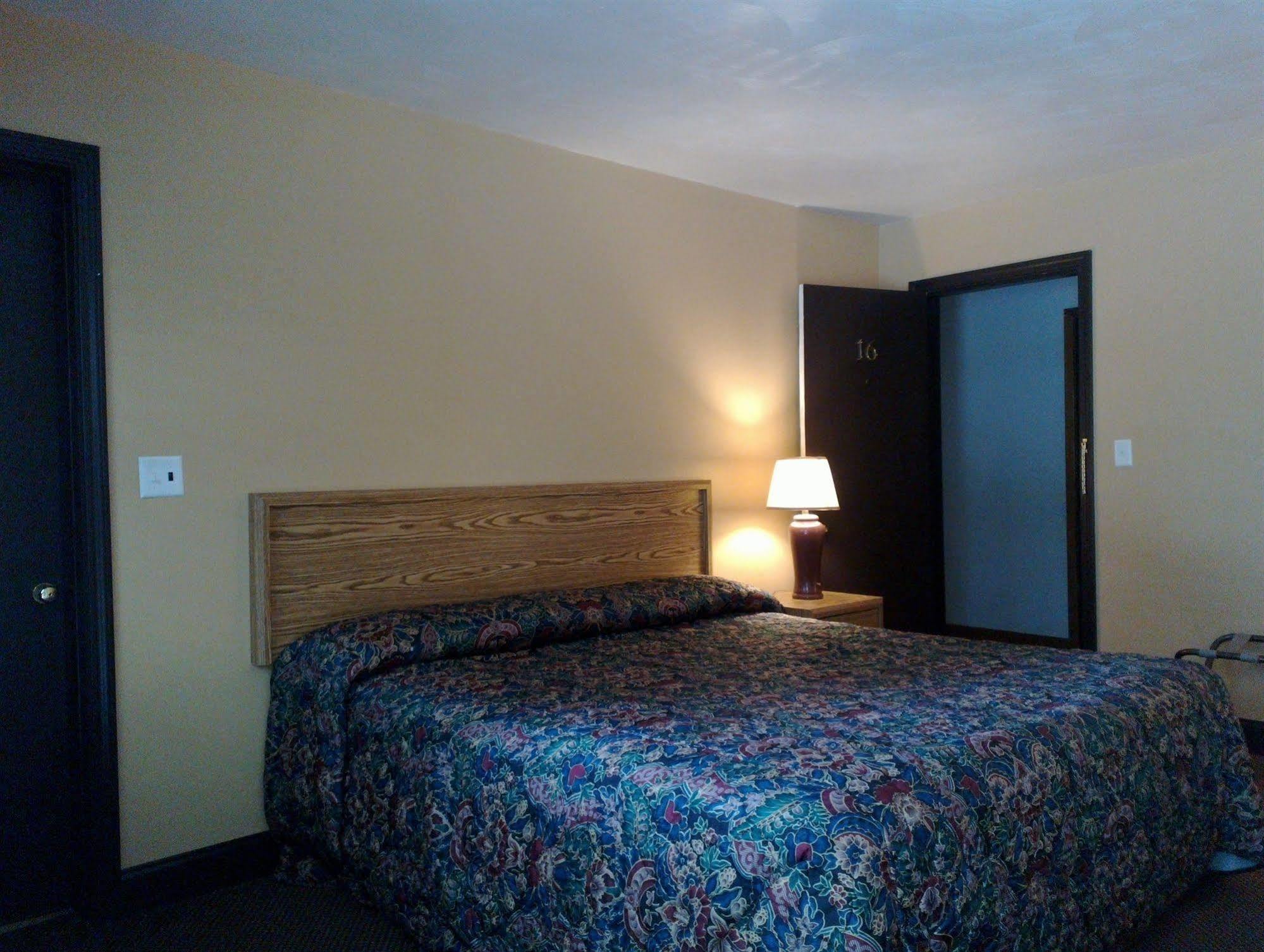 Colonial Inn Mercer-Grove City 외부 사진