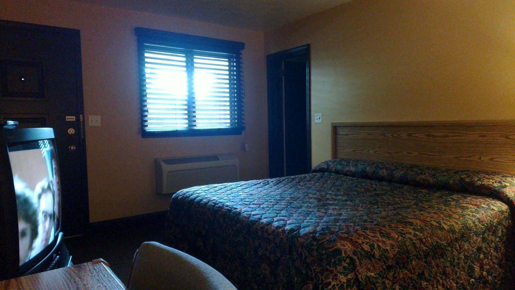 Colonial Inn Mercer-Grove City 외부 사진
