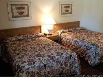 Colonial Inn Mercer-Grove City 외부 사진
